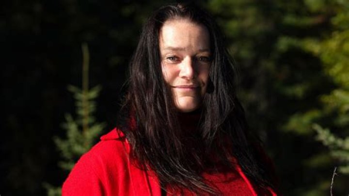 Annie Bakes: Uncovering the Life of a Former Model and Author